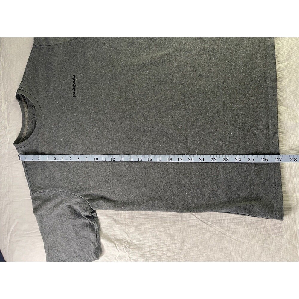 Men's Patagonia P-6 Logo Resonsibili-Tee Size Small Plume Grey Style #38504 - Picture 9 of 12
